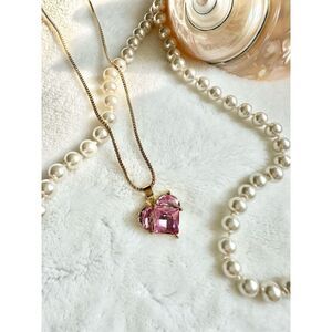 Light pink rhinestone heart shaped pendant necklace ￼